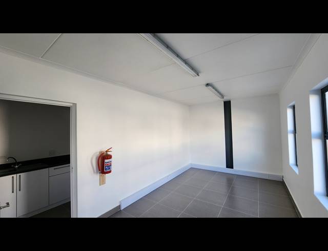 132M² WAREHOUSE FOR SALE IN RIVERGATE